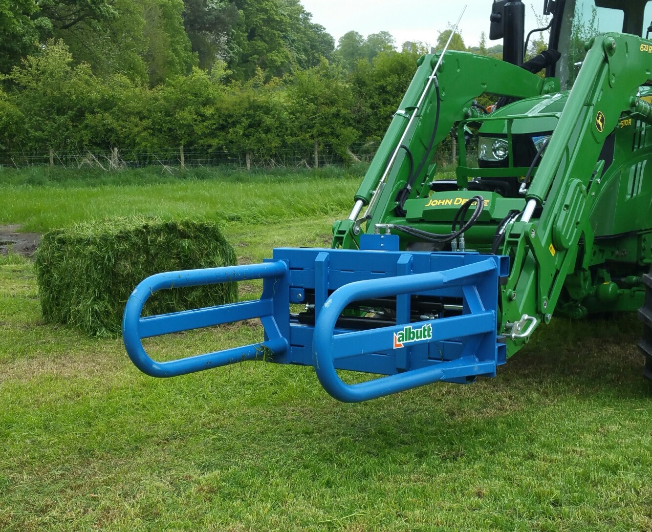 F450 Side Squeeze Bale Grab | Albutt attachments materials handling